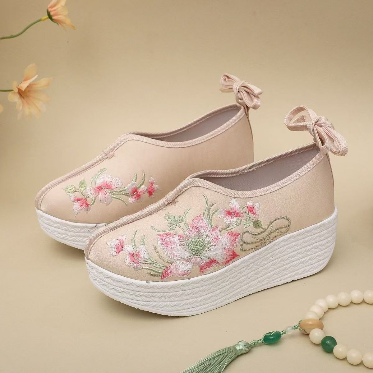 Chaussures compensées brodées  - Ethnic Style avis et prix