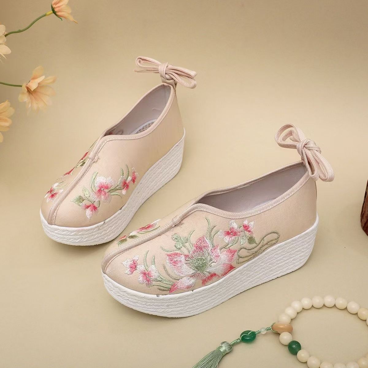 Chaussures compensées brodées  - Ethnic Style avis et prix