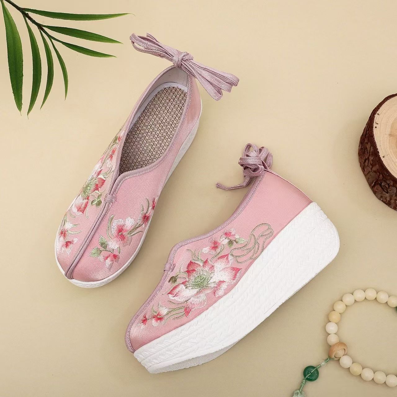 Chaussures compensées brodées  - Ethnic Style avis et prix