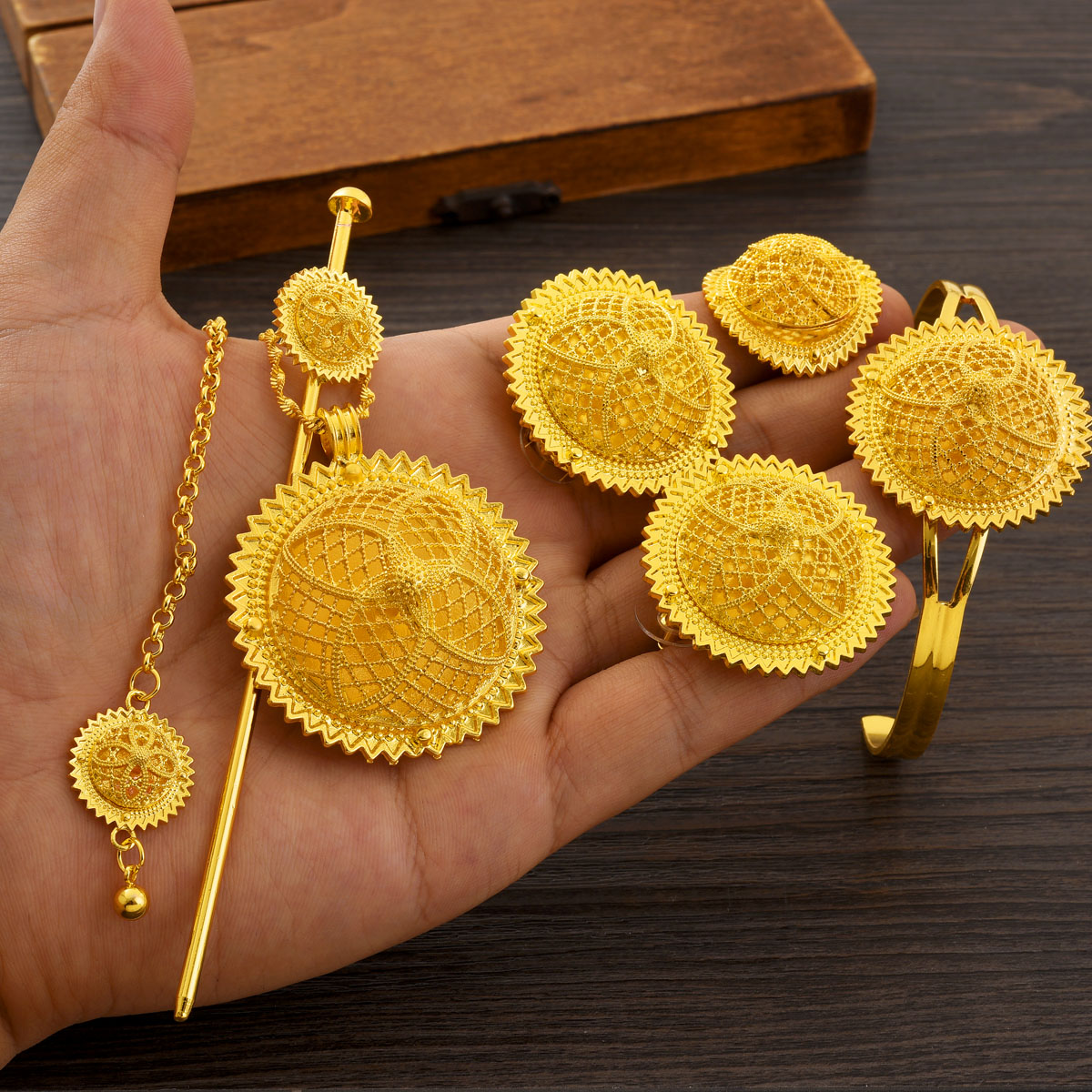 Ensemble de bijoux couleur dor - Ethnic Fashion In Dubai avis et prix